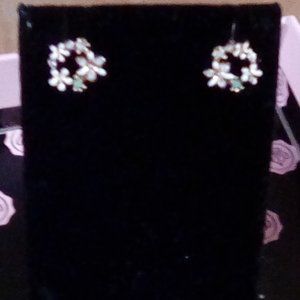 Small Wreathe-Style Stud Earrings